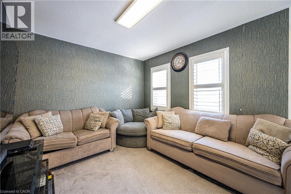 340 Shady Glen Crescent, Kitchener, ON - Indoor Photo Showing Living Room
