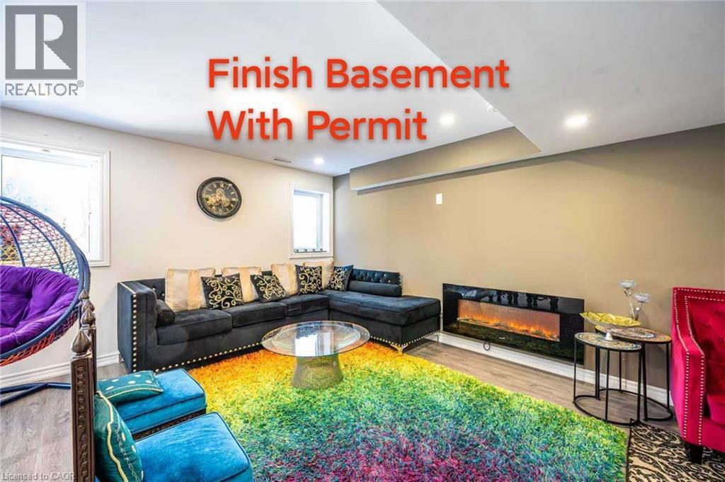 340 Shady Glen Crescent, Kitchener, ON - Indoor Photo Showing Living Room With Fireplace