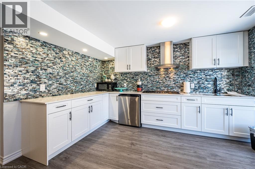 340 Shady Glen Crescent, Kitchener, ON - Indoor Photo Showing Kitchen With Upgraded Kitchen