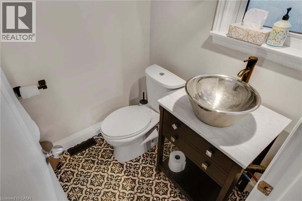 710 Hager Avenue, Burlington, ON - Indoor Photo Showing Bathroom