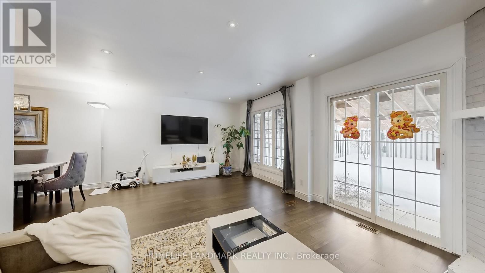 81 Stirling Crescent, Markham, ON - Indoor Photo Showing Living Room