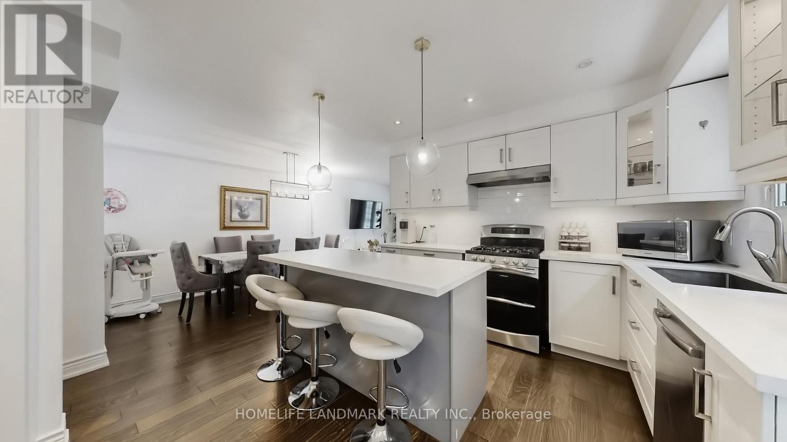 81 Stirling Crescent, Markham, ON - Indoor Photo Showing Kitchen With Upgraded Kitchen