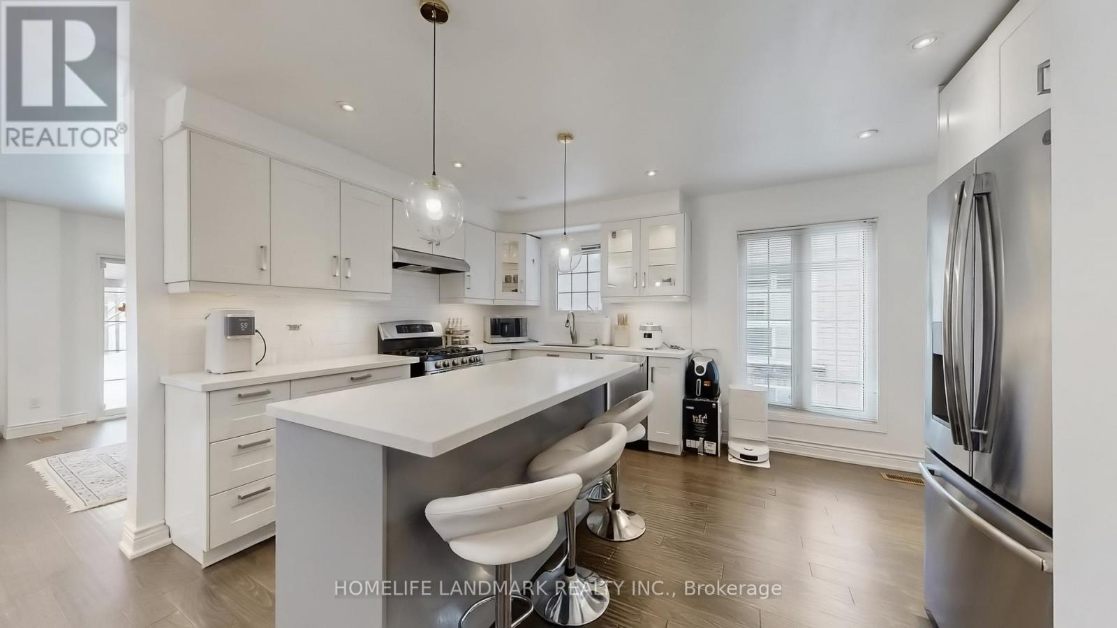 81 Stirling Crescent, Markham, ON - Indoor Photo Showing Kitchen With Upgraded Kitchen