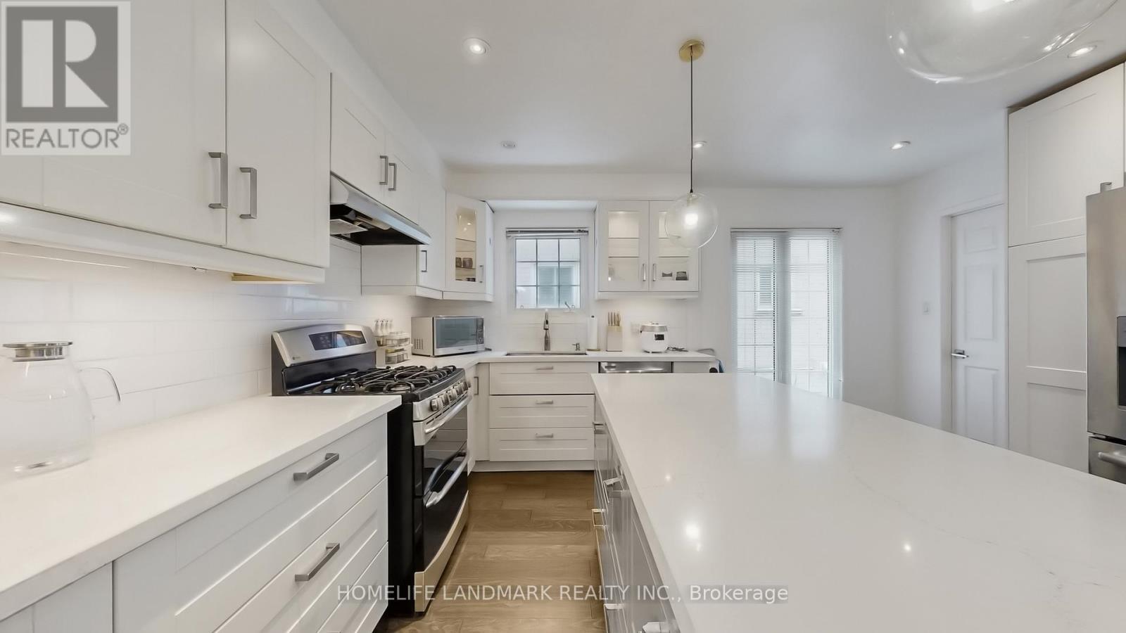 81 Stirling Crescent, Markham, ON - Indoor Photo Showing Kitchen With Upgraded Kitchen