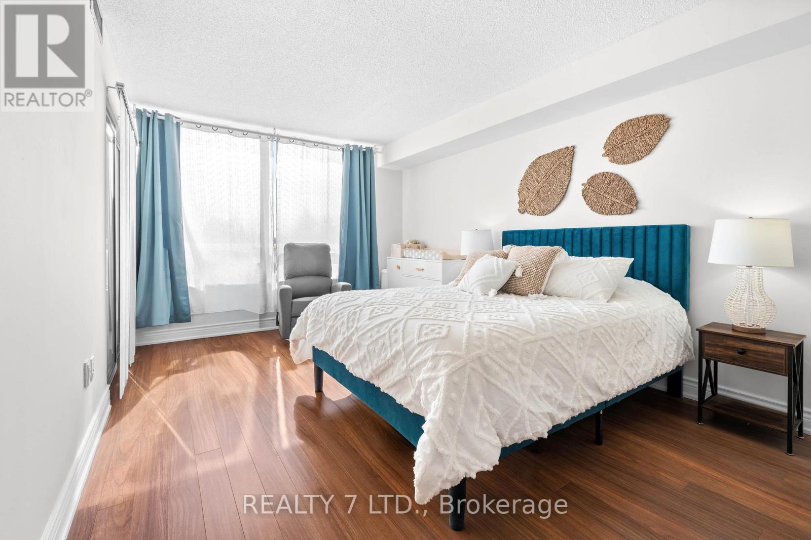 303 - 175 Cedar Avenue, Richmond Hill, ON - Indoor Photo Showing Bedroom