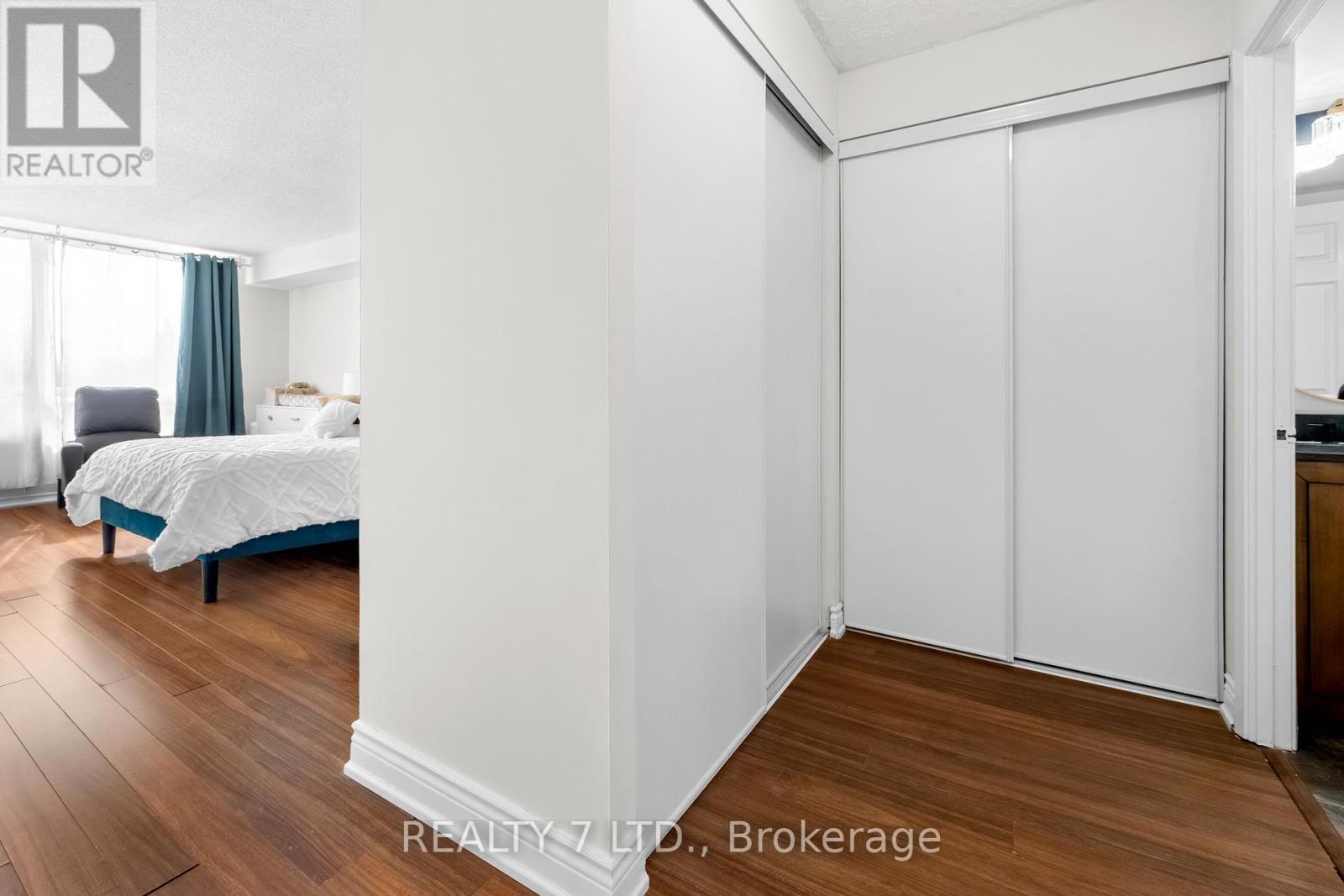303 - 175 Cedar Avenue, Richmond Hill, ON - Indoor