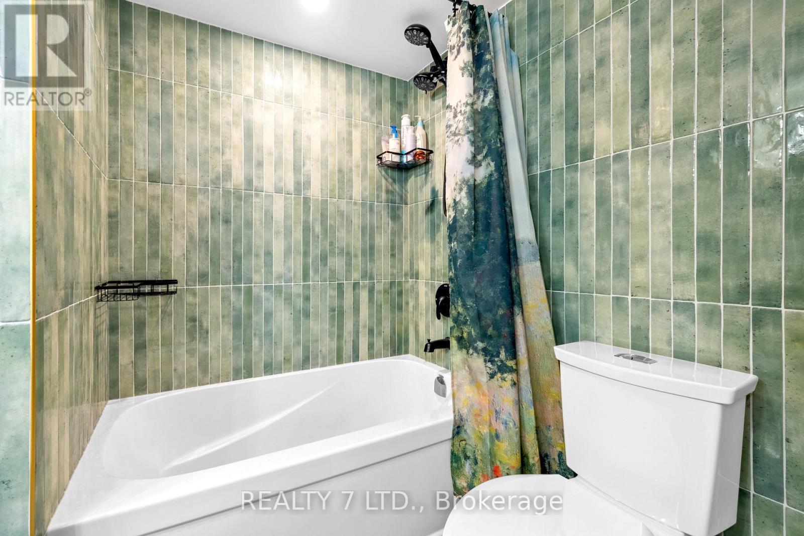 303 - 175 Cedar Avenue, Richmond Hill, ON - Indoor Photo Showing Bathroom