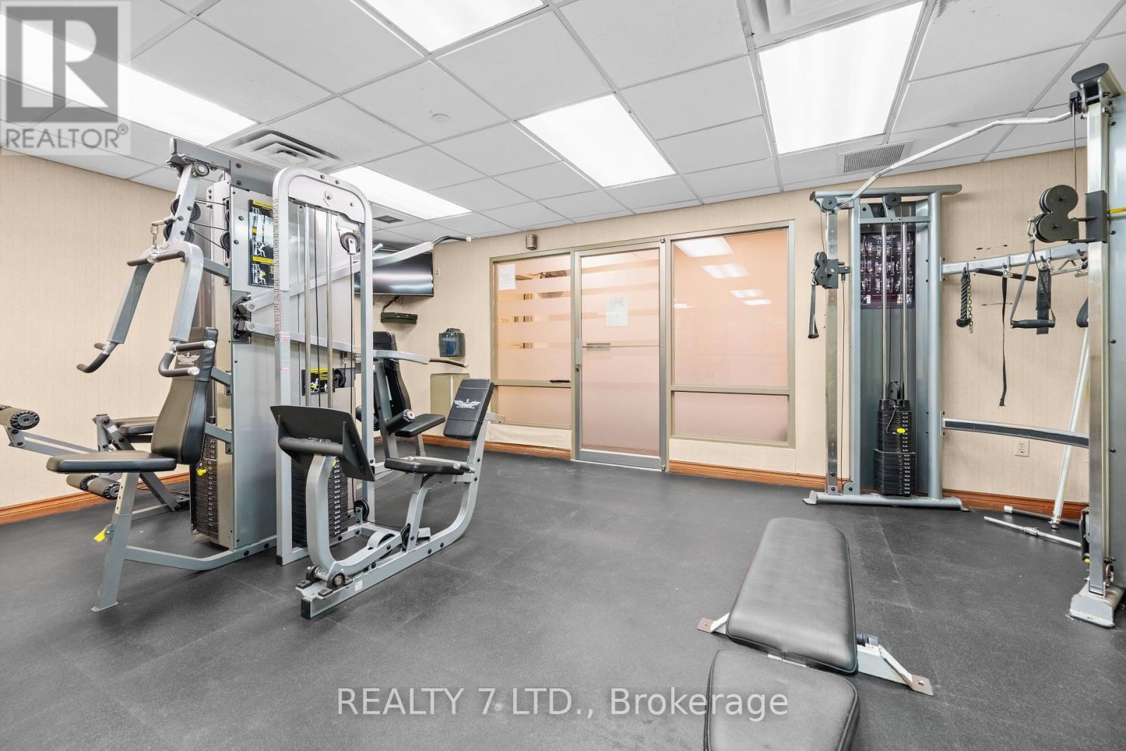 303 - 175 Cedar Avenue, Richmond Hill, ON - Indoor Photo Showing Gym Room