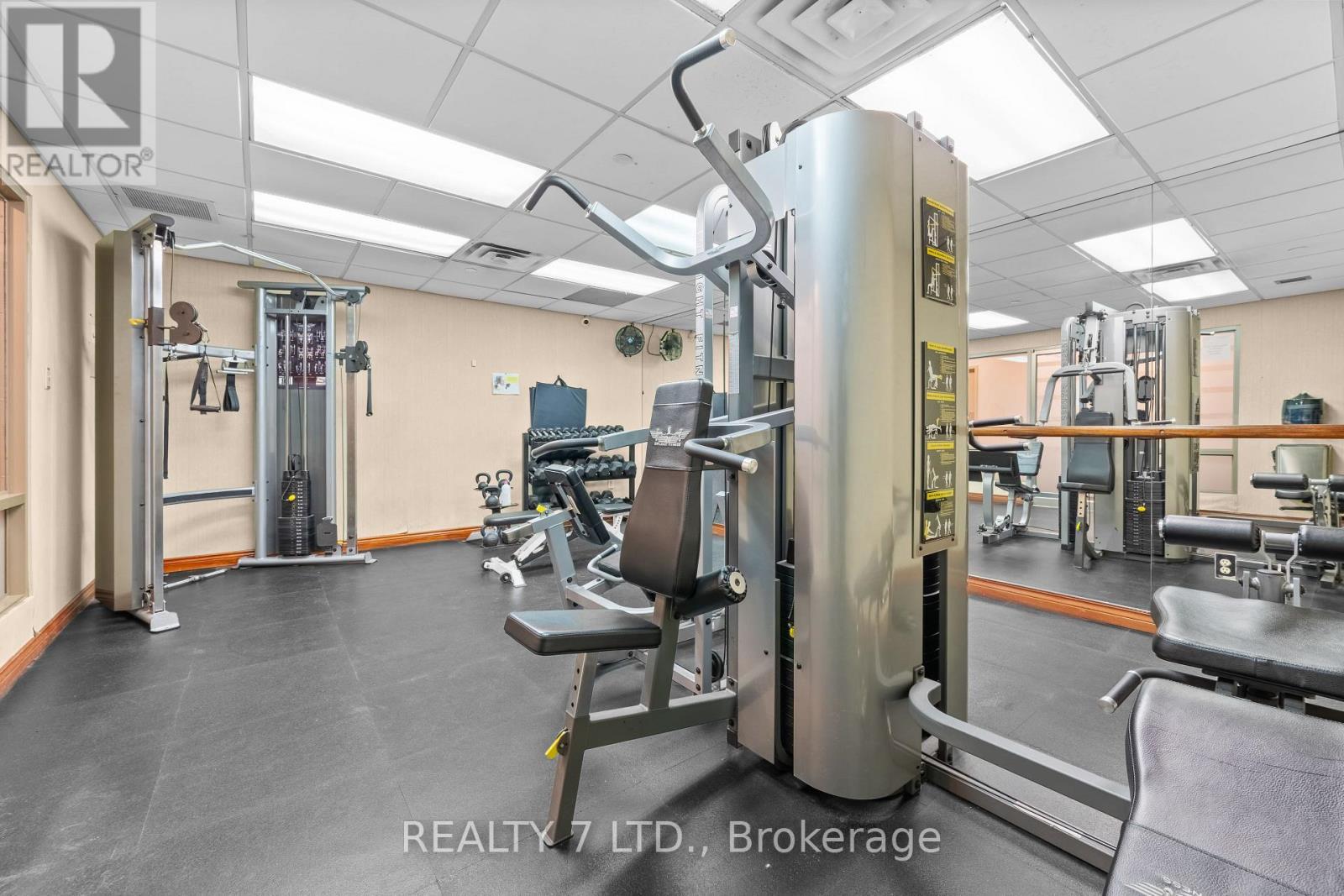303 - 175 Cedar Avenue, Richmond Hill, ON - Indoor Photo Showing Gym Room