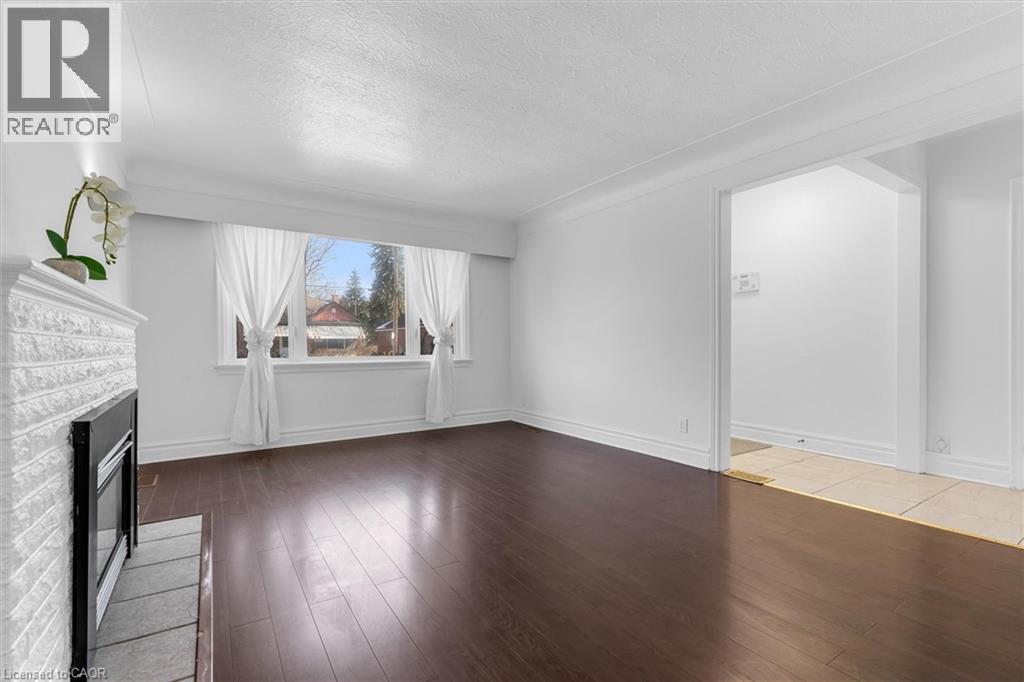 40 West 3Rd Street, Hamilton, ON - Indoor Photo Showing Other Room With Fireplace