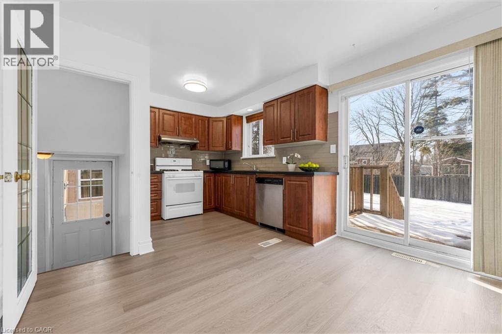 40 West 3Rd Street, Hamilton, ON - Indoor Photo Showing Kitchen