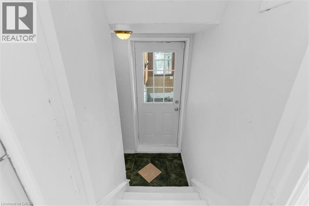 40 West 3Rd Street, Hamilton, ON - Indoor Photo Showing Other Room