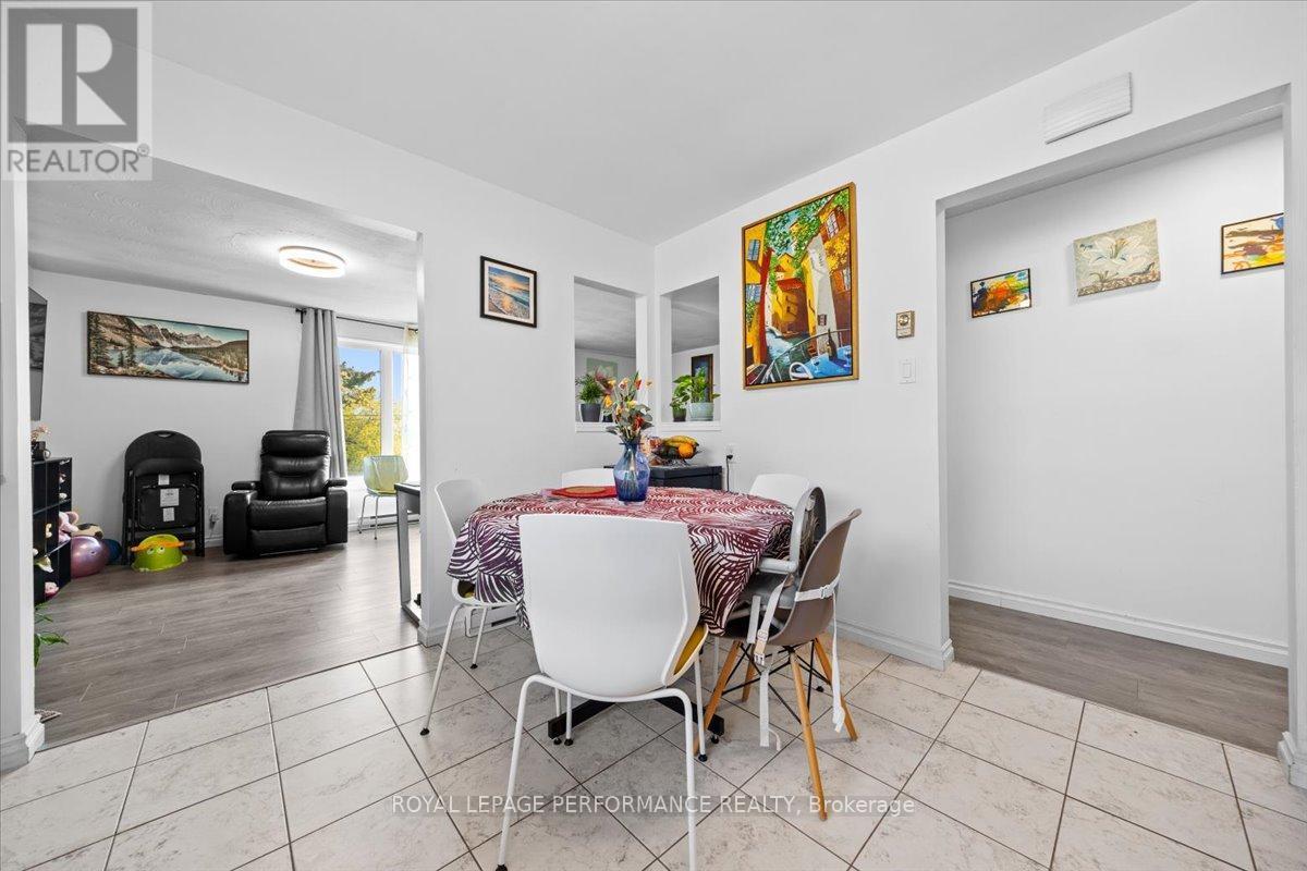1702 Russell Road, Ottawa, ON - Indoor Photo Showing Dining Room