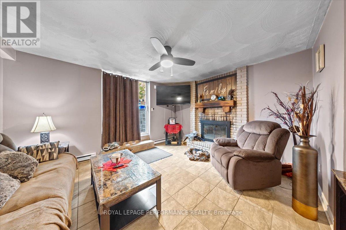 1702 Russell Road, Ottawa, ON - Indoor Photo Showing Living Room With Fireplace