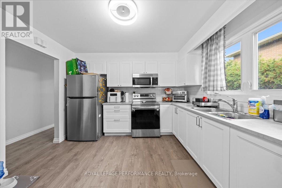 1702 Russell Road, Ottawa, ON - Indoor Photo Showing Kitchen With Double Sink