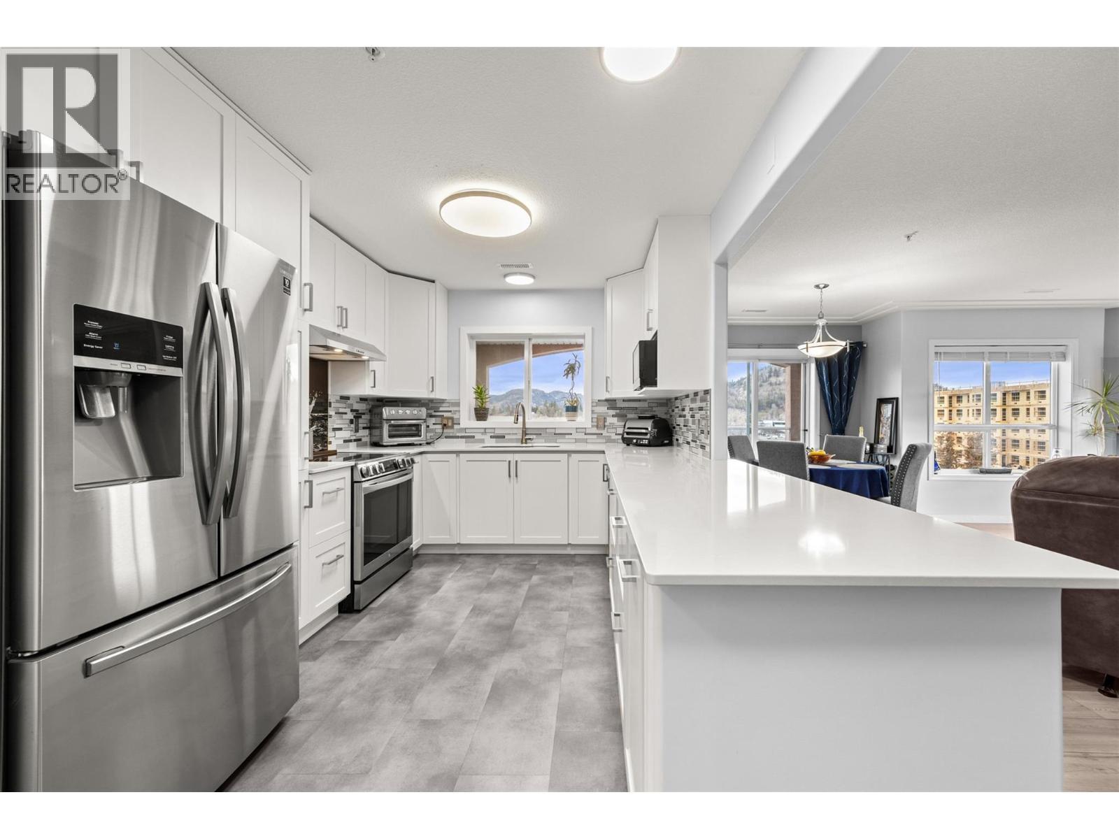 Kitchen - 1895 Ambrosi Road Unit# 502, Kelowna, BC - Indoor Photo Showing Kitchen With Upgraded Kitchen