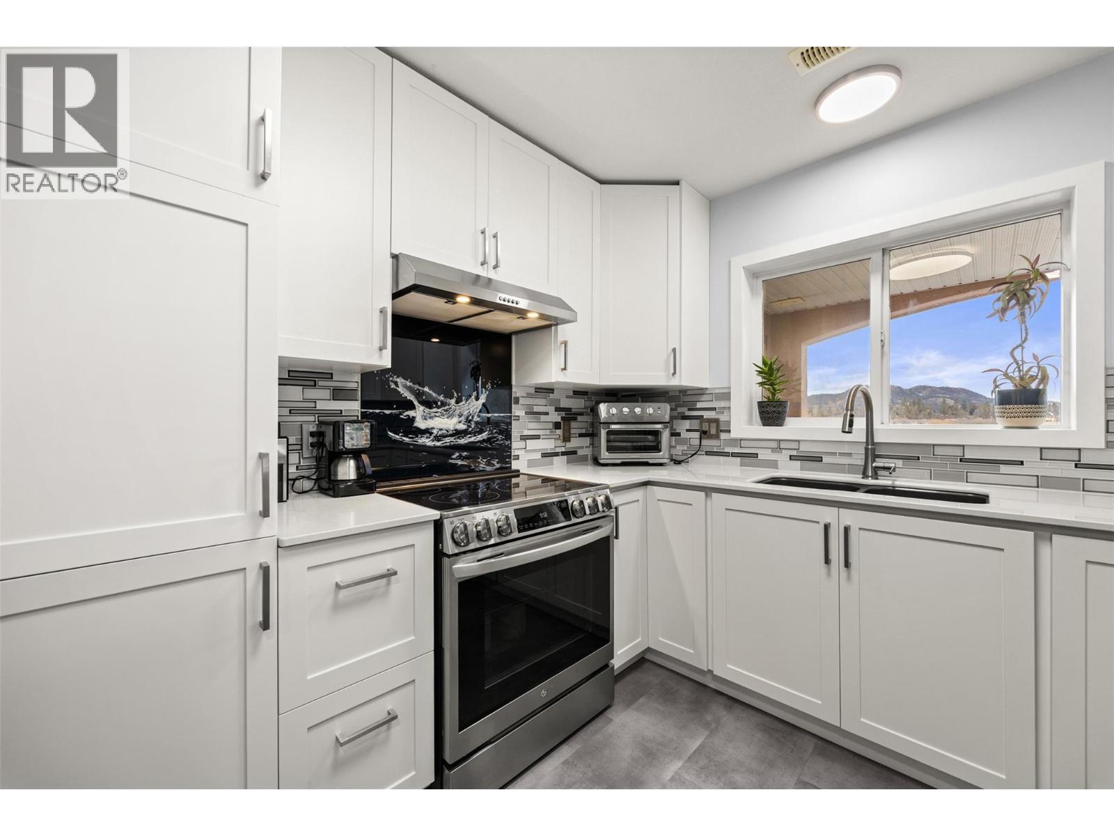 Kitchen - 1895 Ambrosi Road Unit# 502, Kelowna, BC - Indoor Photo Showing Kitchen With Double Sink