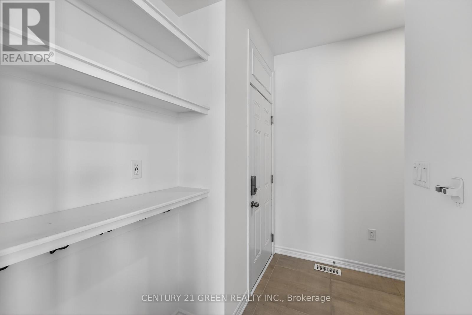 3140 Willowridge Path, Pickering, ON - Indoor With Storage