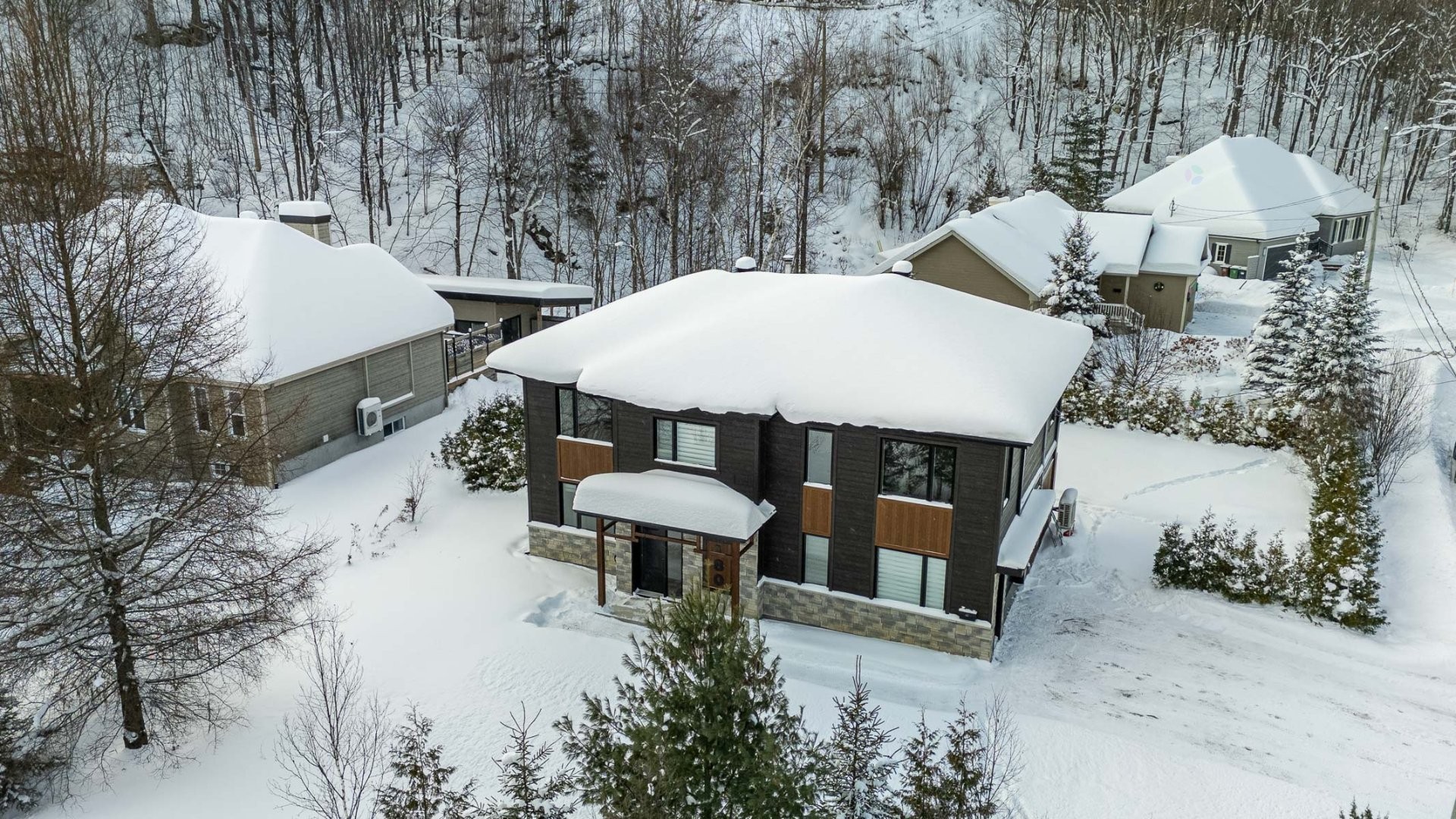Front of Structure - 180 Av. Nantel, Sainte-Agathe-Des-Monts, QC - Outdoor