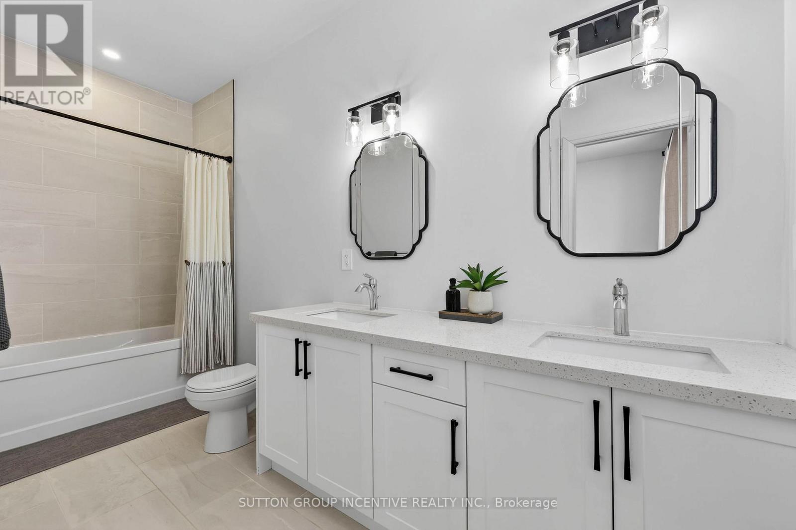 142 Ritchie Crescent, Springwater, ON - Indoor Photo Showing Bathroom
