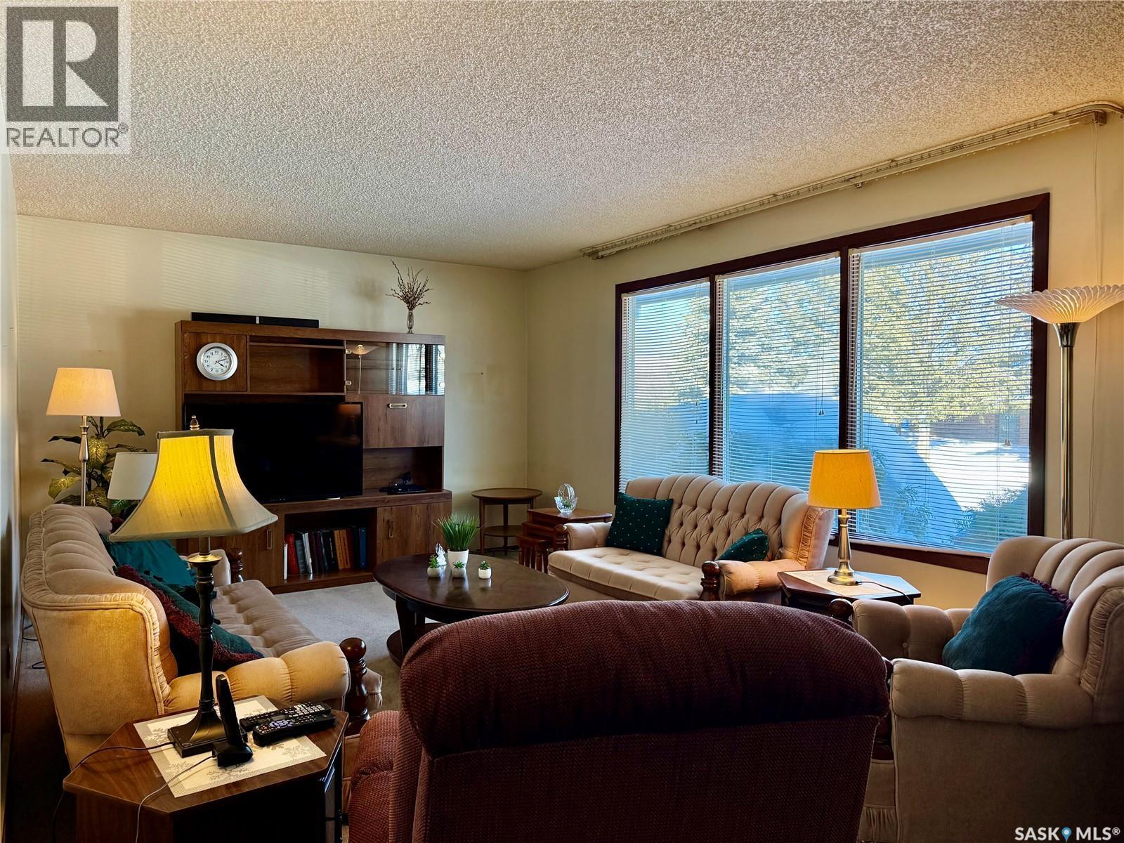 1107 Centennial Way, Humboldt, SK - Indoor Photo Showing Living Room