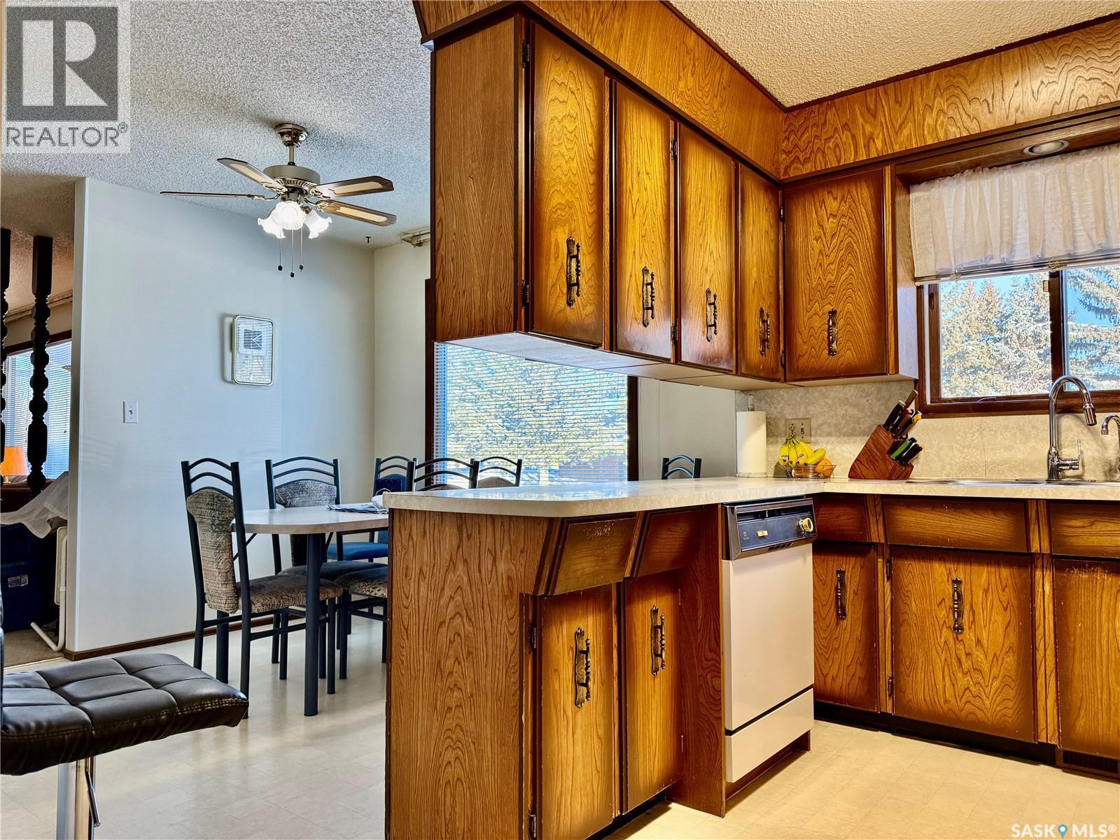 1107 Centennial Way, Humboldt, SK - Indoor Photo Showing Kitchen
