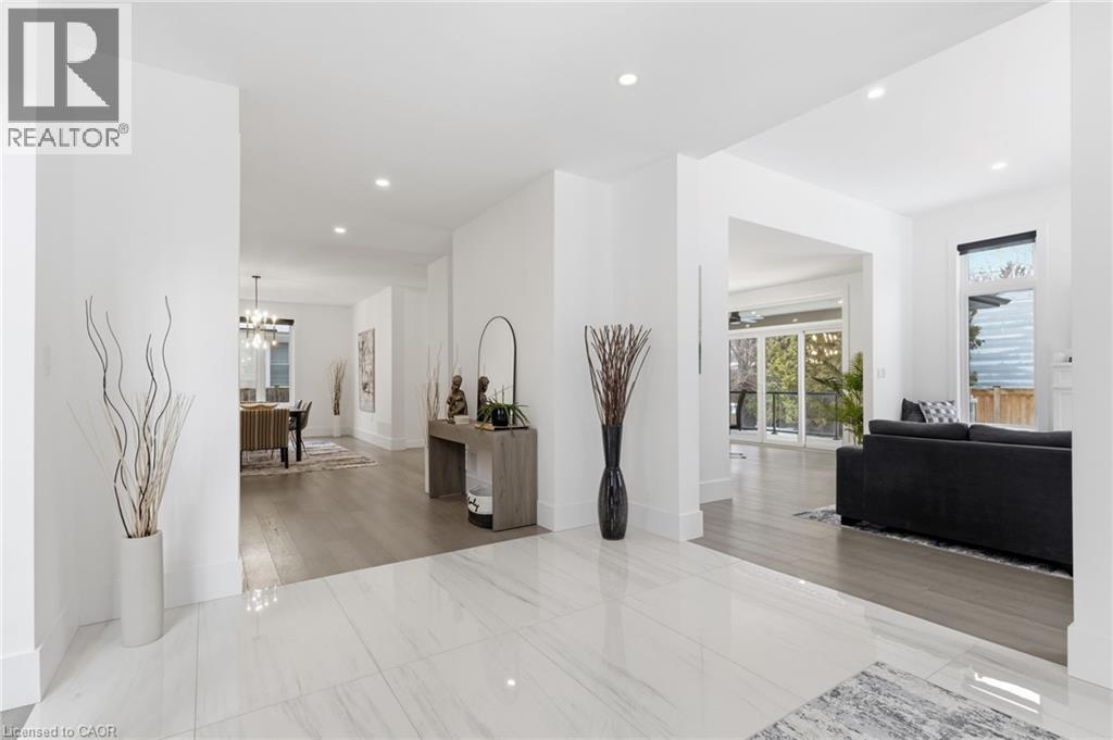817 King Road, Burlington, ON - Indoor