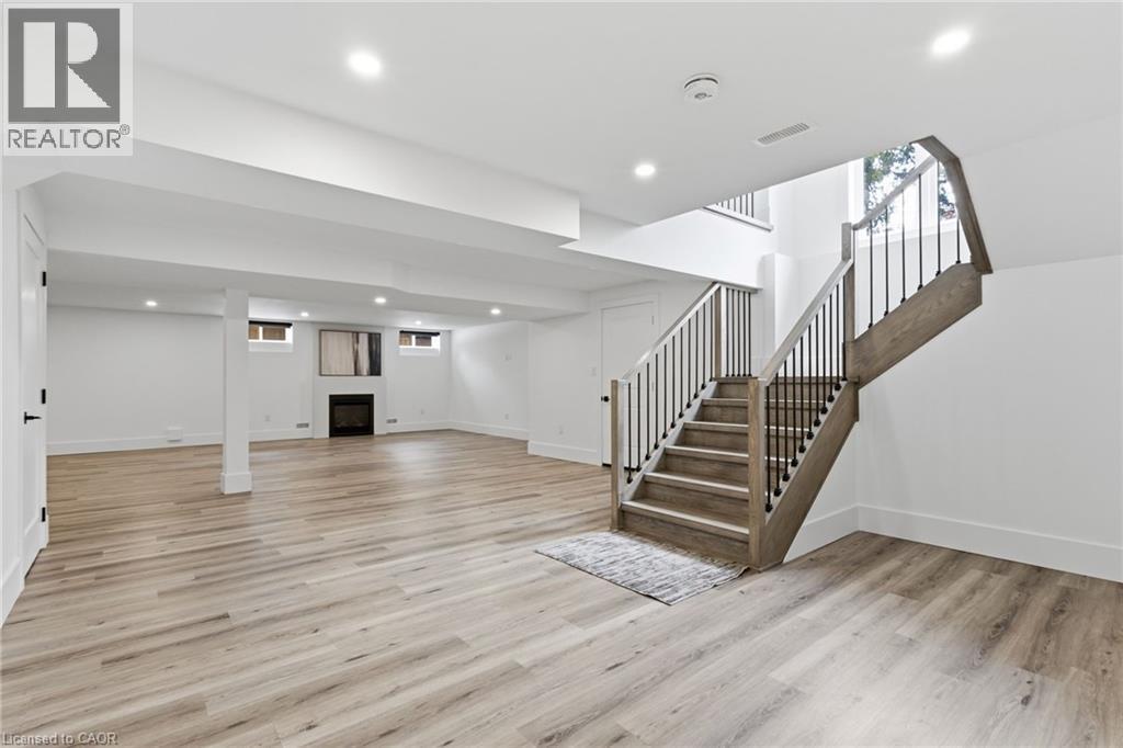 817 King Road, Burlington, ON - Indoor Photo Showing Other Room