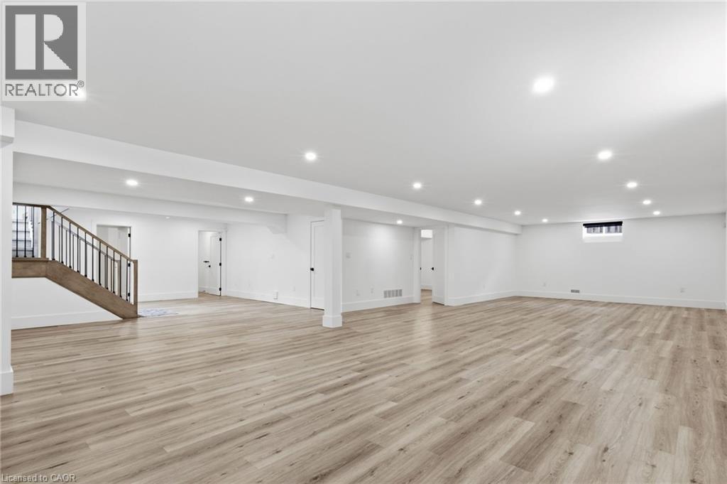 817 King Road, Burlington, ON - Indoor Photo Showing Other Room