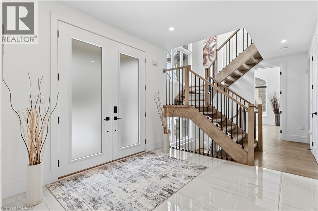 817 King Road, Burlington, ON - Indoor Photo Showing Other Room
