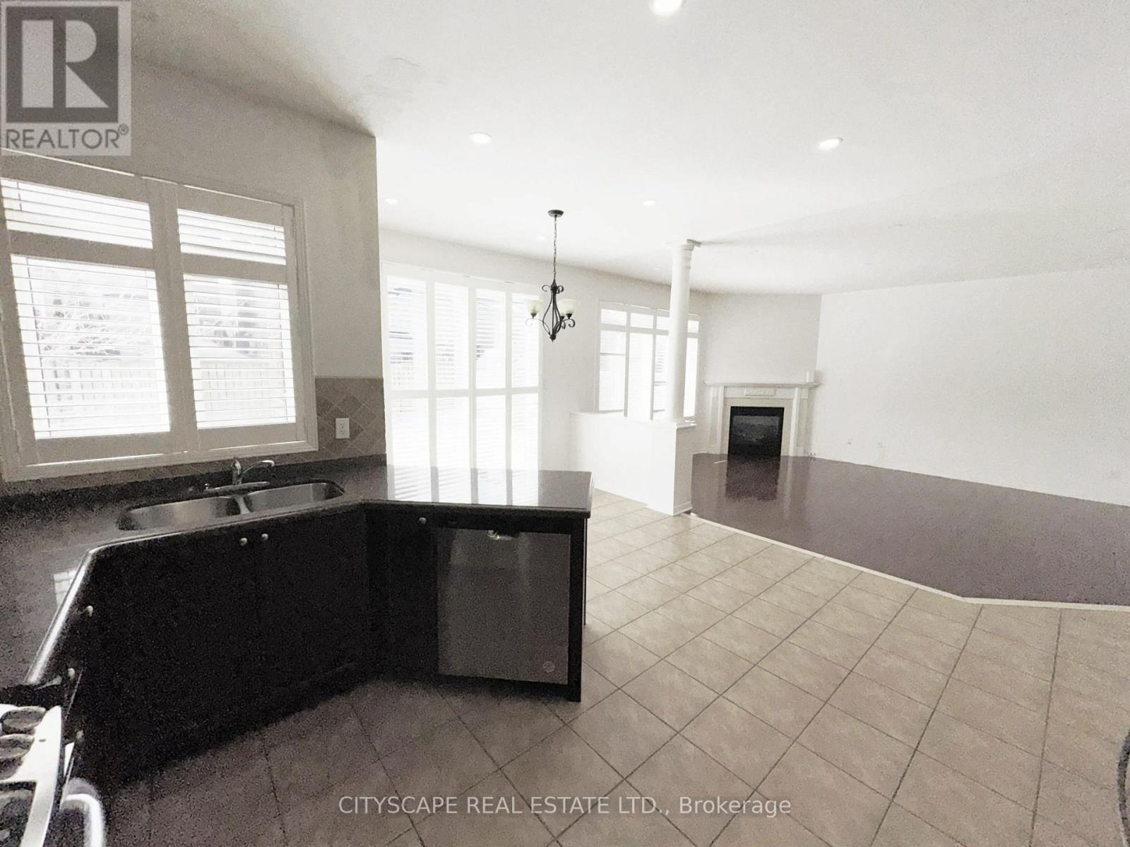 Kitchen - 5476 Freshwater Drive, Mississauga, ON - Indoor Photo Showing Kitchen With Double Sink