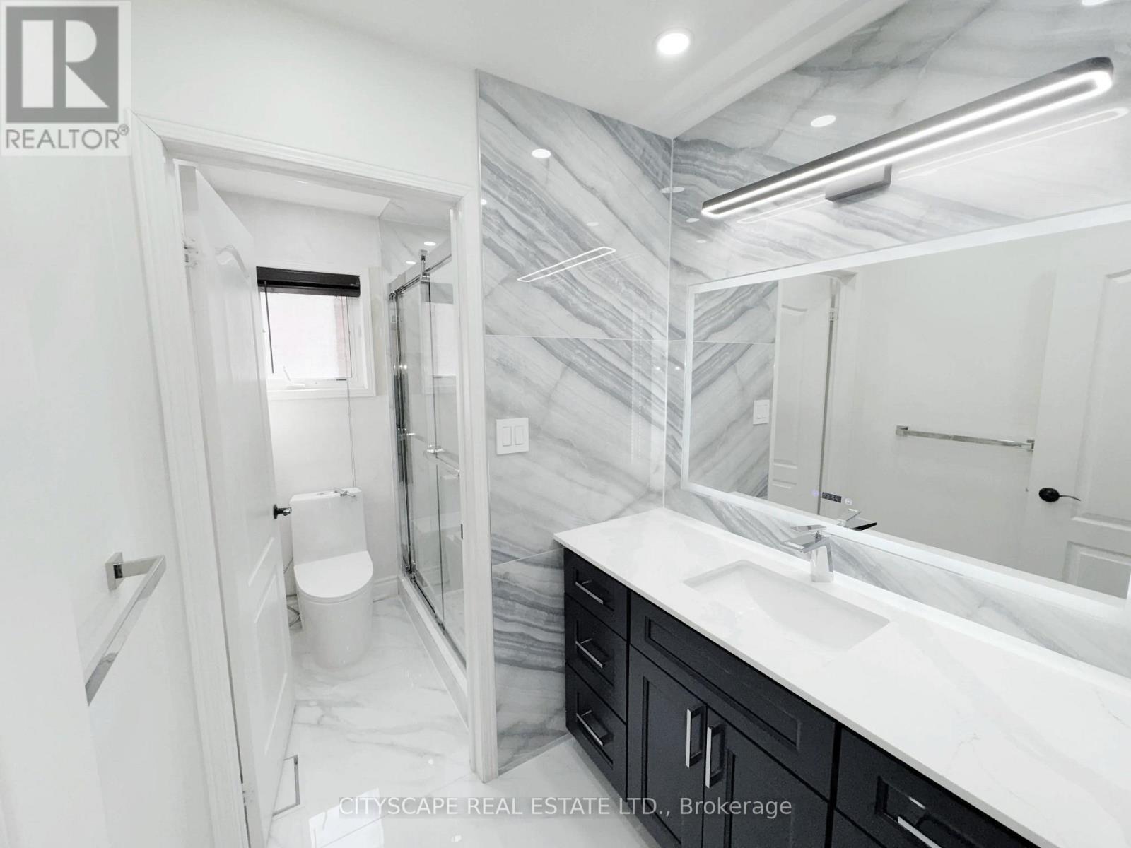 2nd Floor 3pc Main Bathroom - 5476 Freshwater Drive, Mississauga, ON - Indoor Photo Showing Bathroom