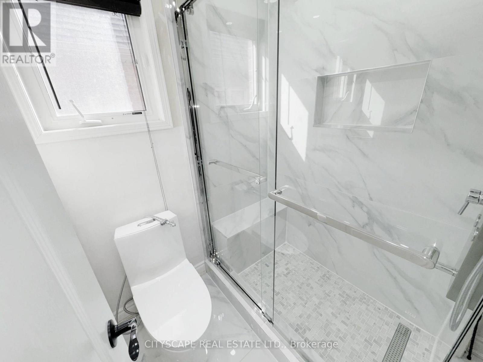 2nd Floor 3pc Main Bathroom - 5476 Freshwater Drive, Mississauga, ON - Indoor Photo Showing Bathroom