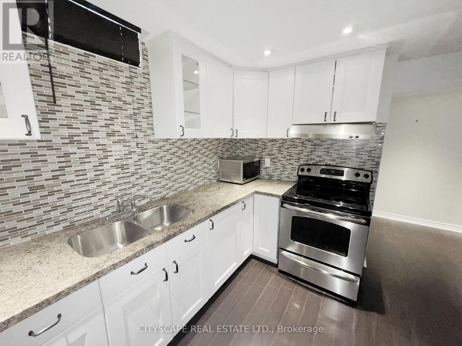 Basement Kitchen - 5476 Freshwater Drive, Mississauga, ON - Indoor Photo Showing Kitchen With Double Sink With Upgraded Kitchen