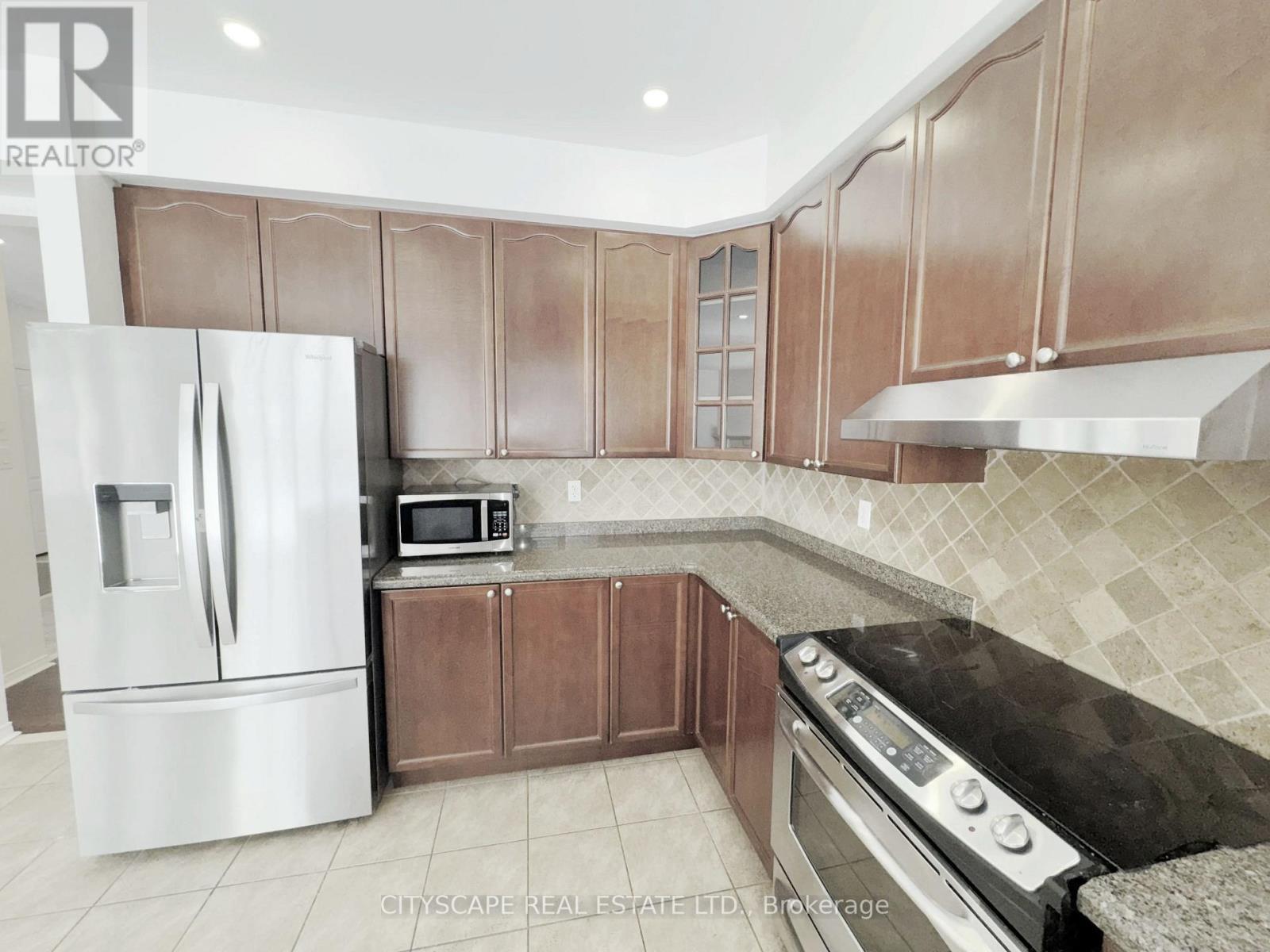 Kitchen - 5476 Freshwater Drive, Mississauga, ON - Indoor Photo Showing Kitchen