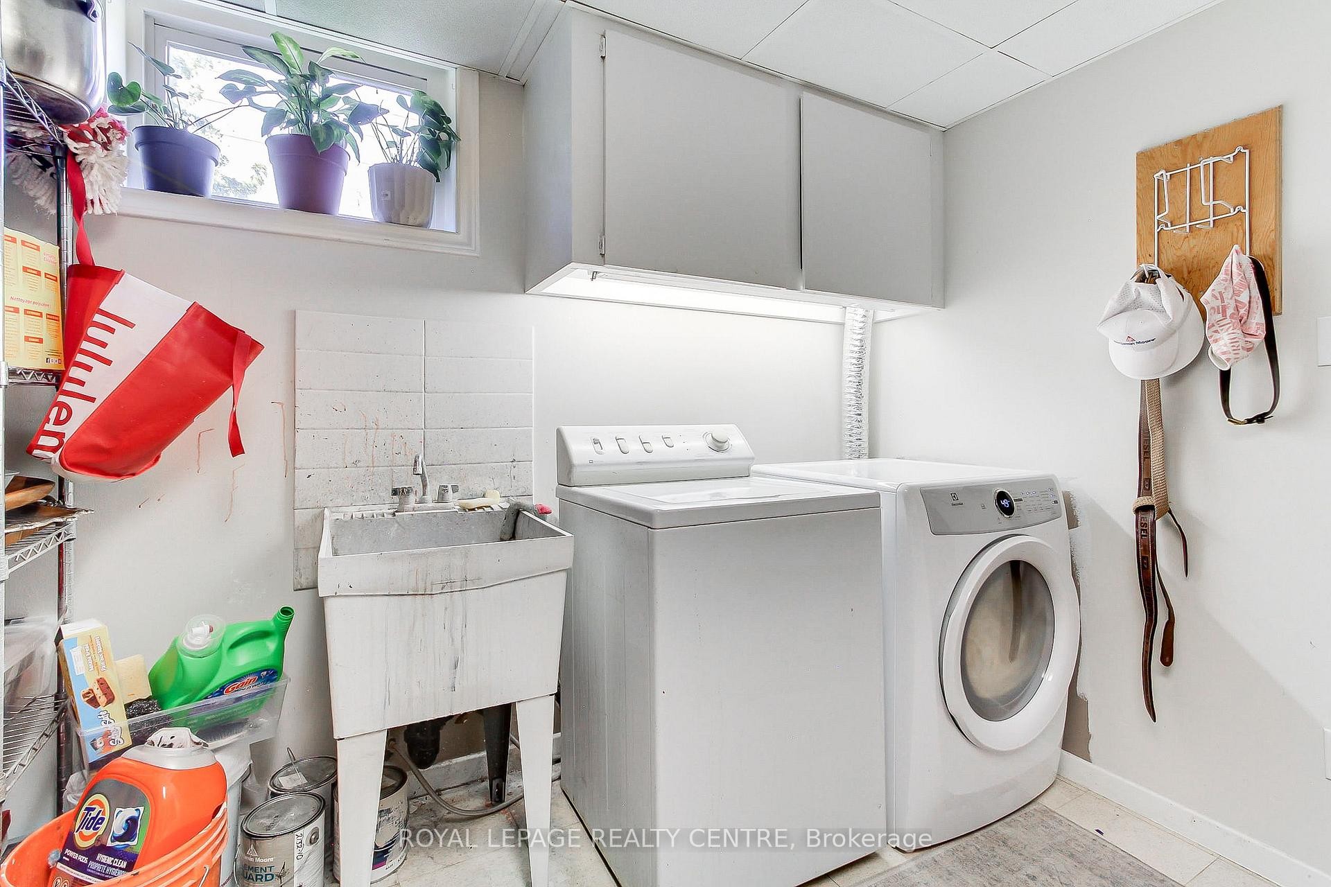 2039 Davebrook Road, Mississauga, ON - Indoor Photo Showing Laundry Room