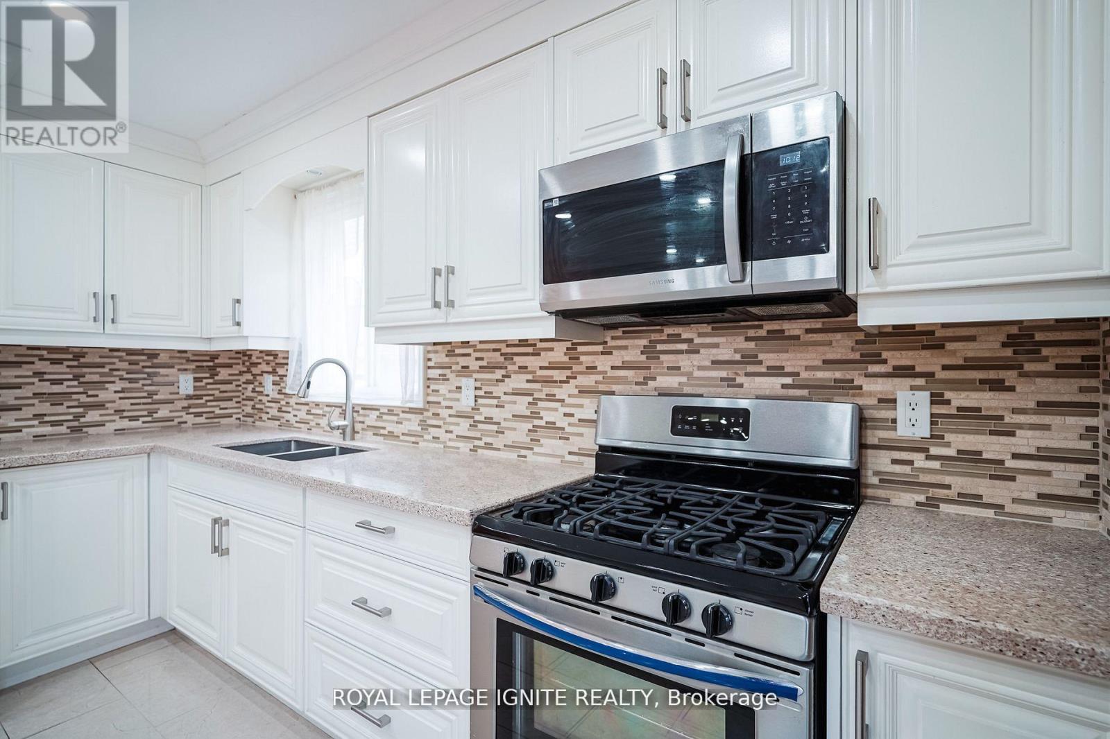 265 Wright Crescent, Ajax, ON - Indoor Photo Showing Kitchen With Double Sink With Upgraded Kitchen
