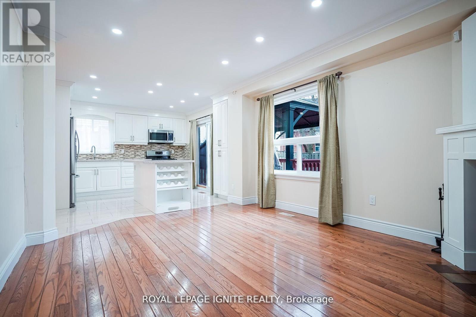 265 Wright Crescent, Ajax, ON - Indoor Photo Showing Kitchen