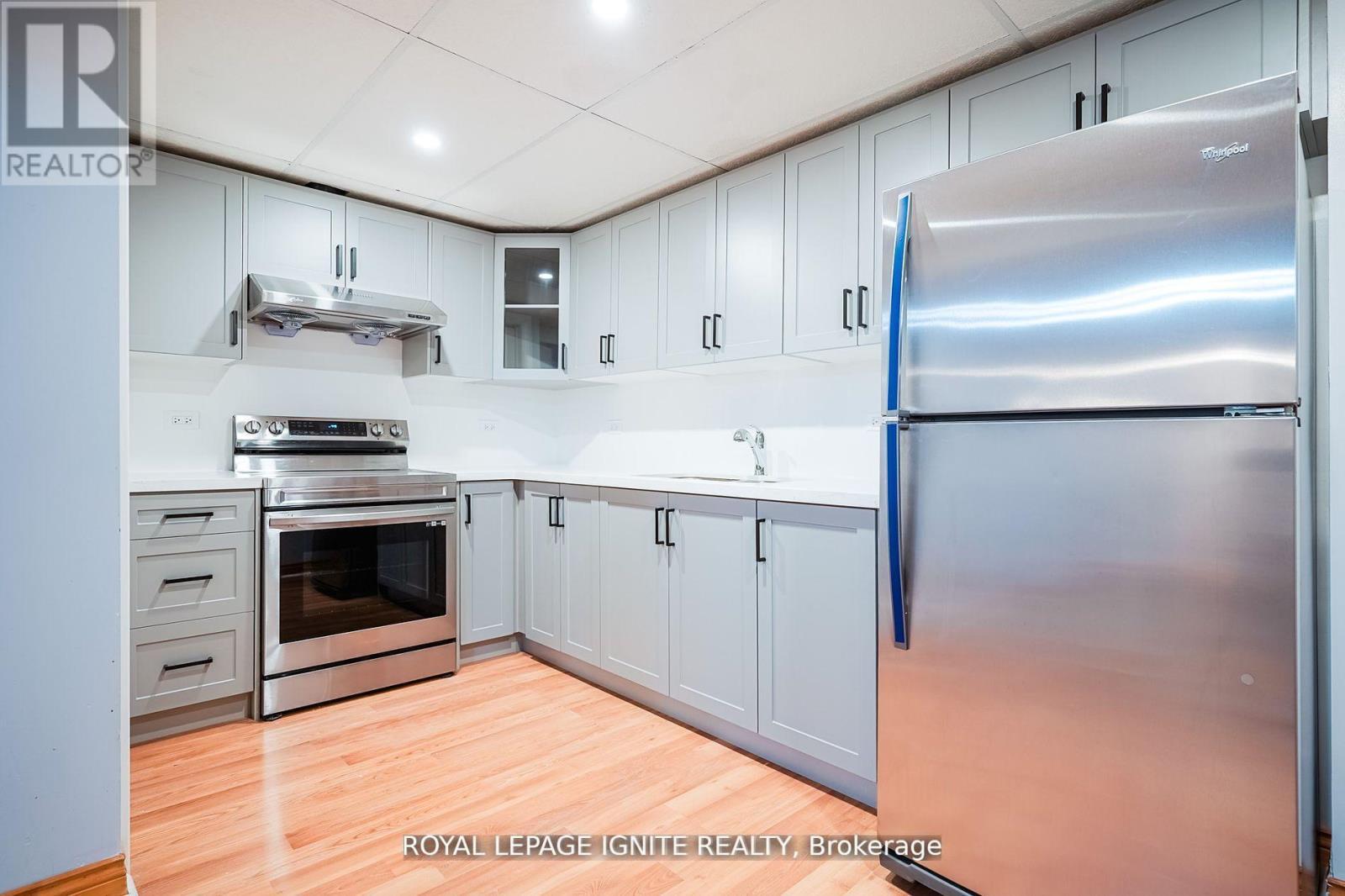 265 Wright Crescent, Ajax, ON - Indoor Photo Showing Kitchen With Stainless Steel Kitchen