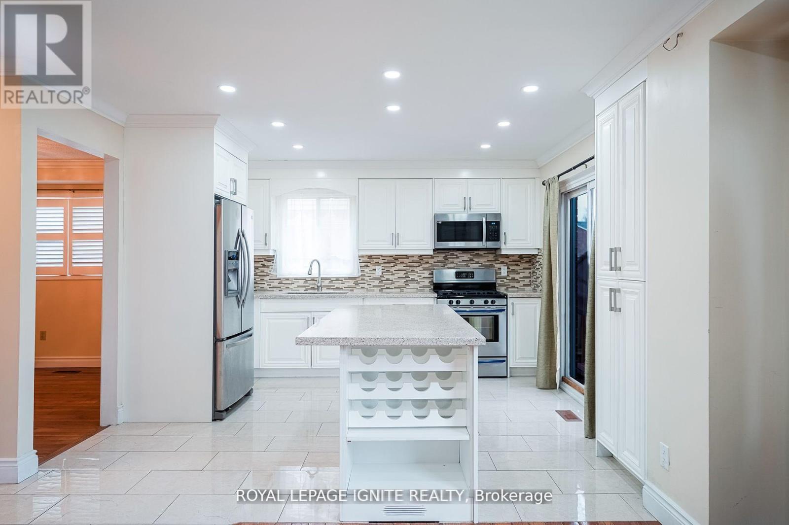 265 Wright Crescent, Ajax, ON - Indoor Photo Showing Kitchen With Stainless Steel Kitchen With Upgraded Kitchen