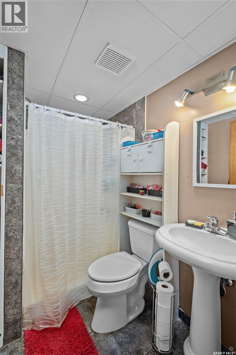 1723 Allbright Crescent, Prince Albert, SK - Indoor Photo Showing Bathroom