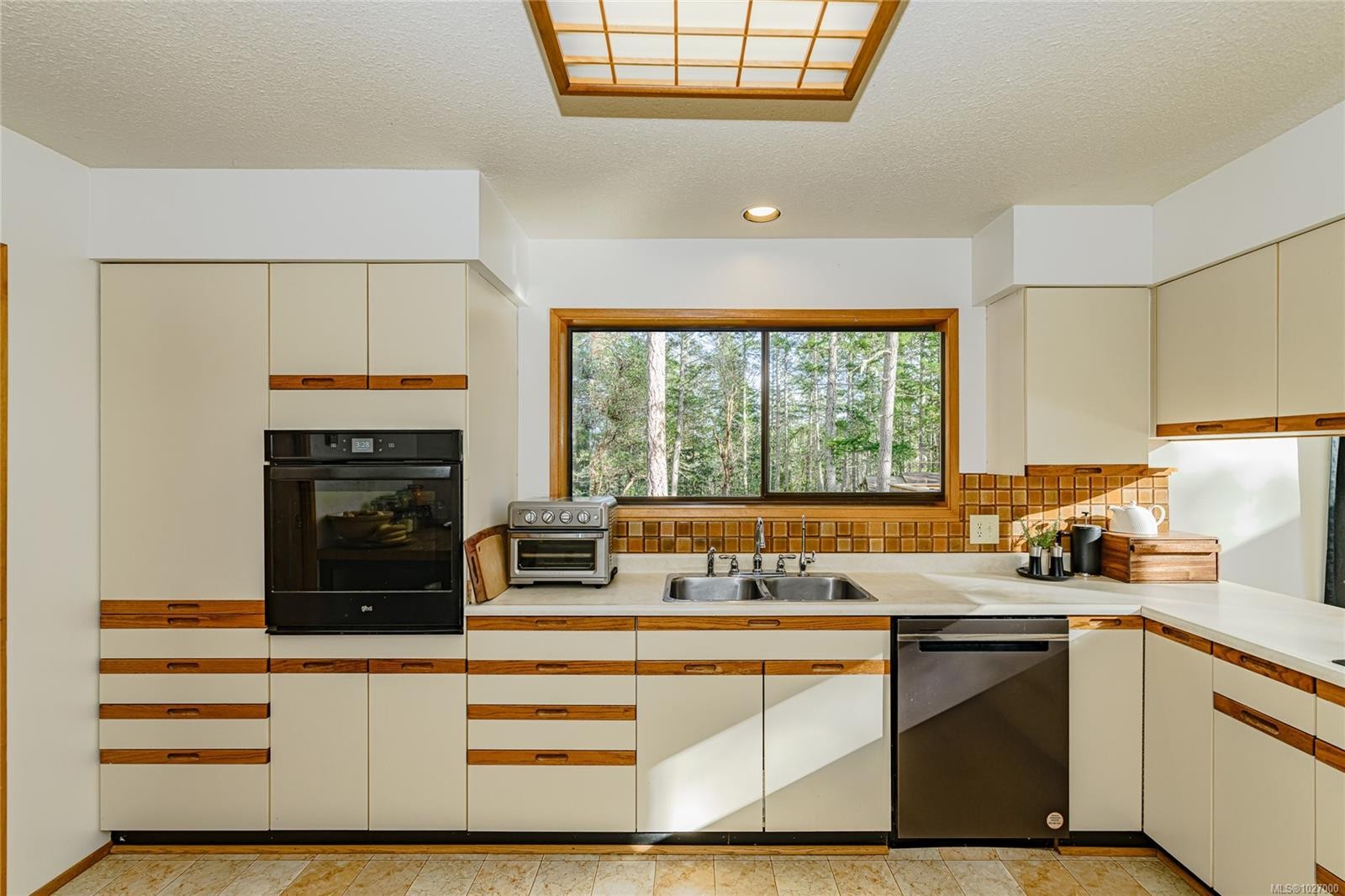 392 Langs Rd, Salt Spring, BC