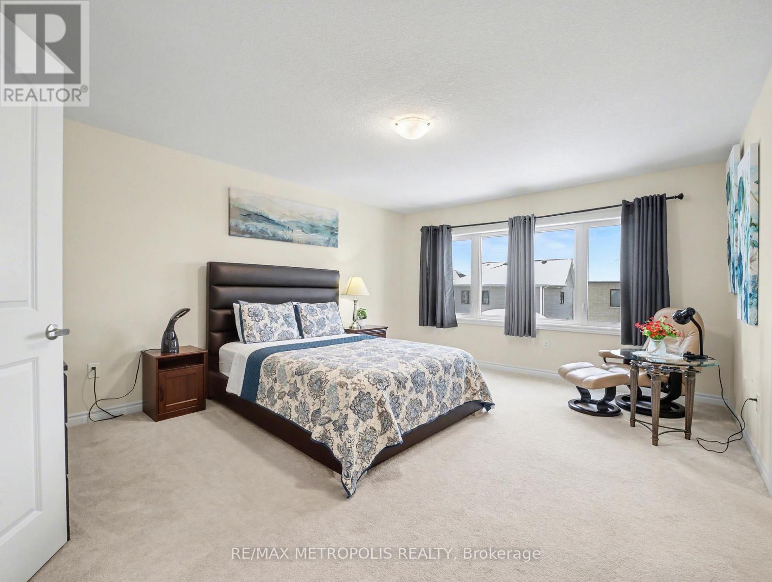 9 Frontier Drive, Thorold, ON - Indoor Photo Showing Bedroom