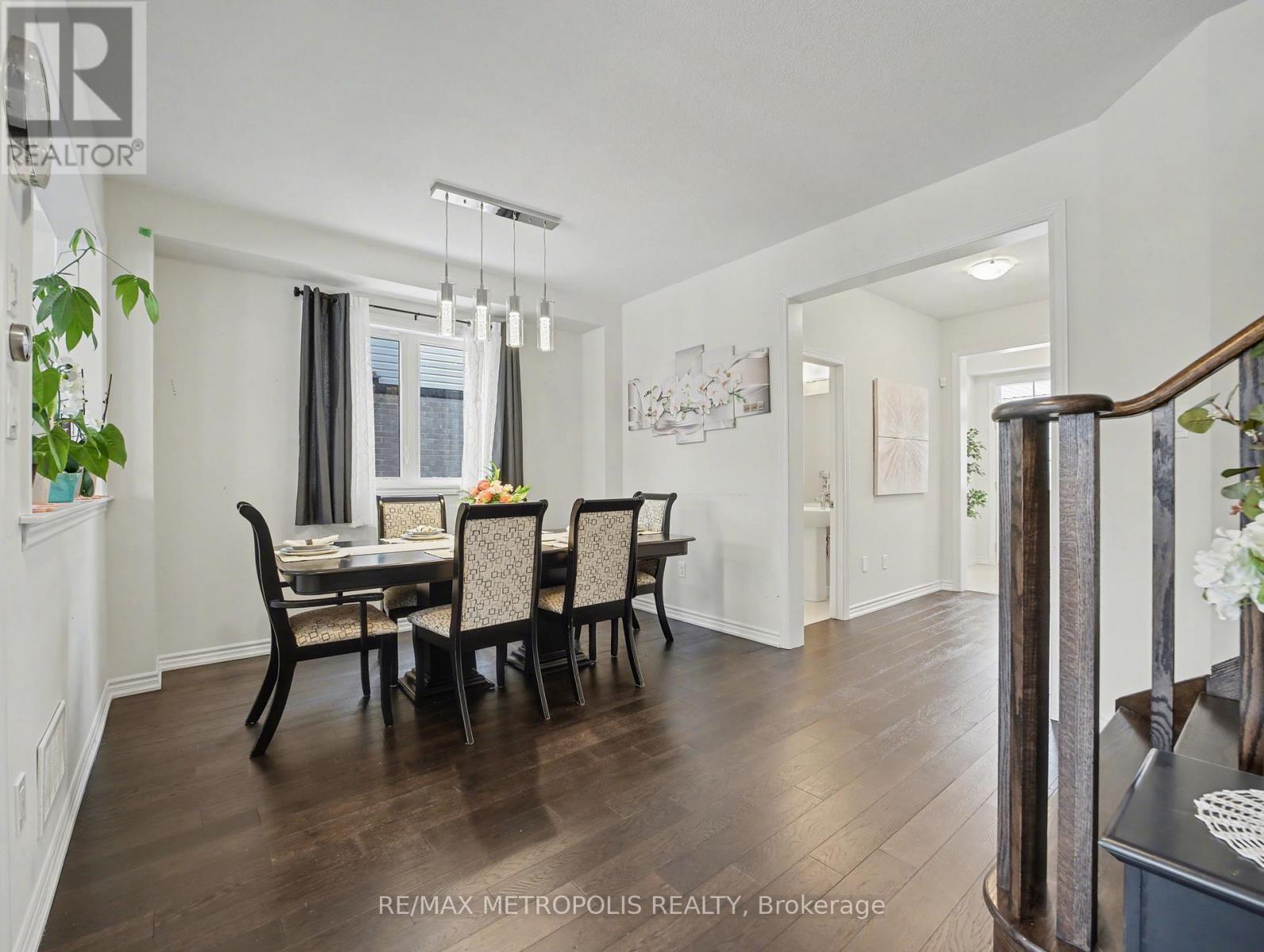 9 Frontier Drive, Thorold, ON - Indoor Photo Showing Dining Room