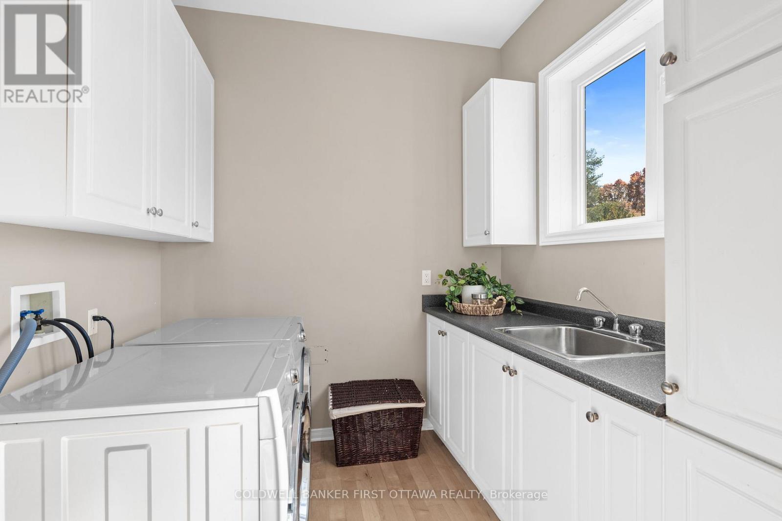 358 River Road, Ottawa, ON - Indoor Photo Showing Laundry Room