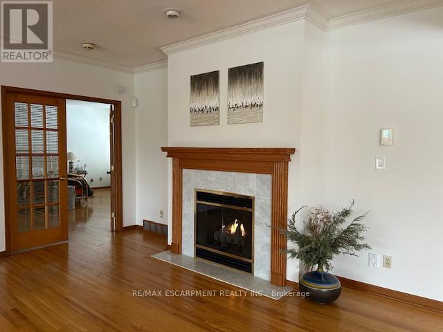 1411 Beaufort Drive, Burlington, ON - Indoor Photo Showing Living Room With Fireplace
