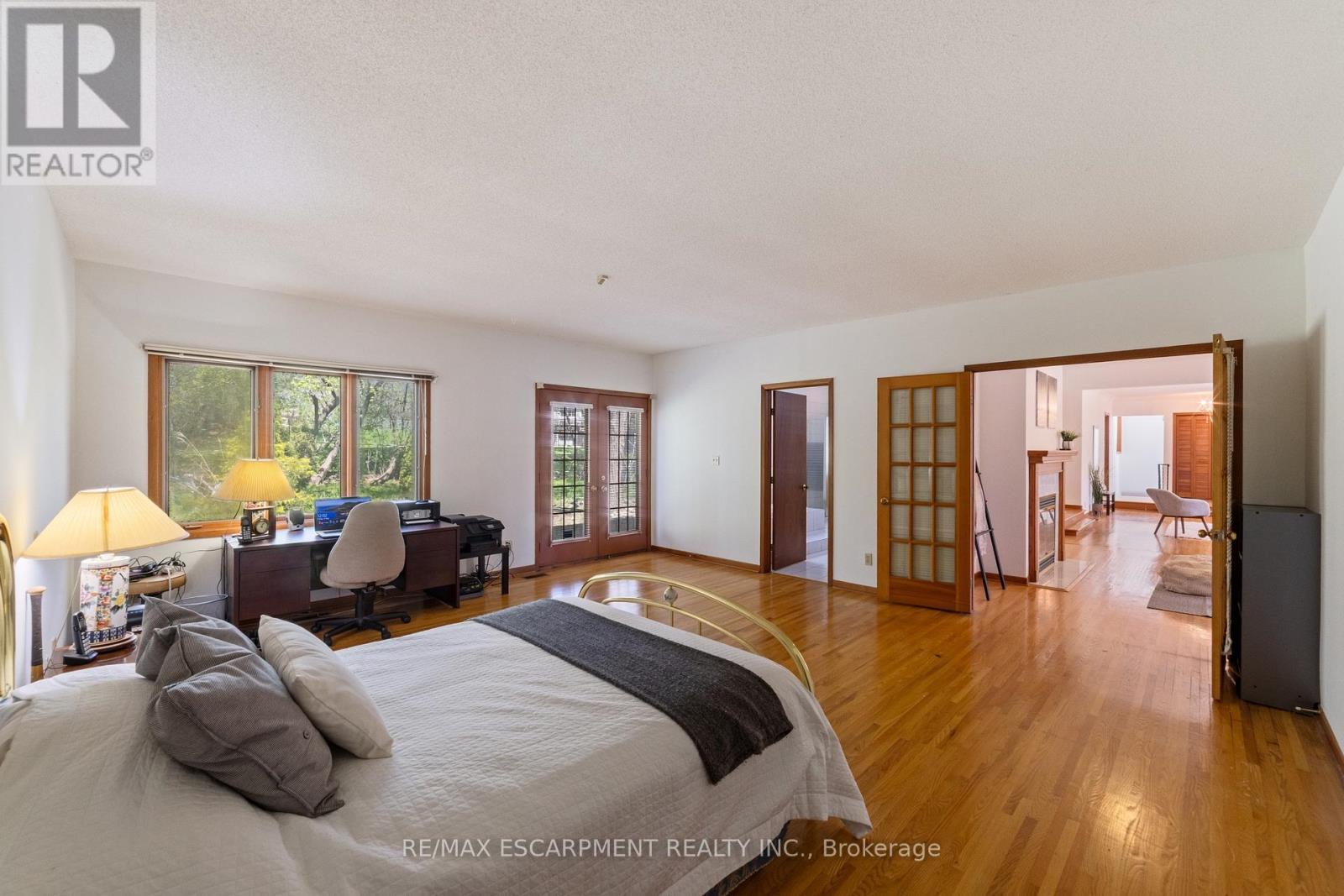 1411 Beaufort Drive, Burlington, ON - Indoor Photo Showing Bedroom