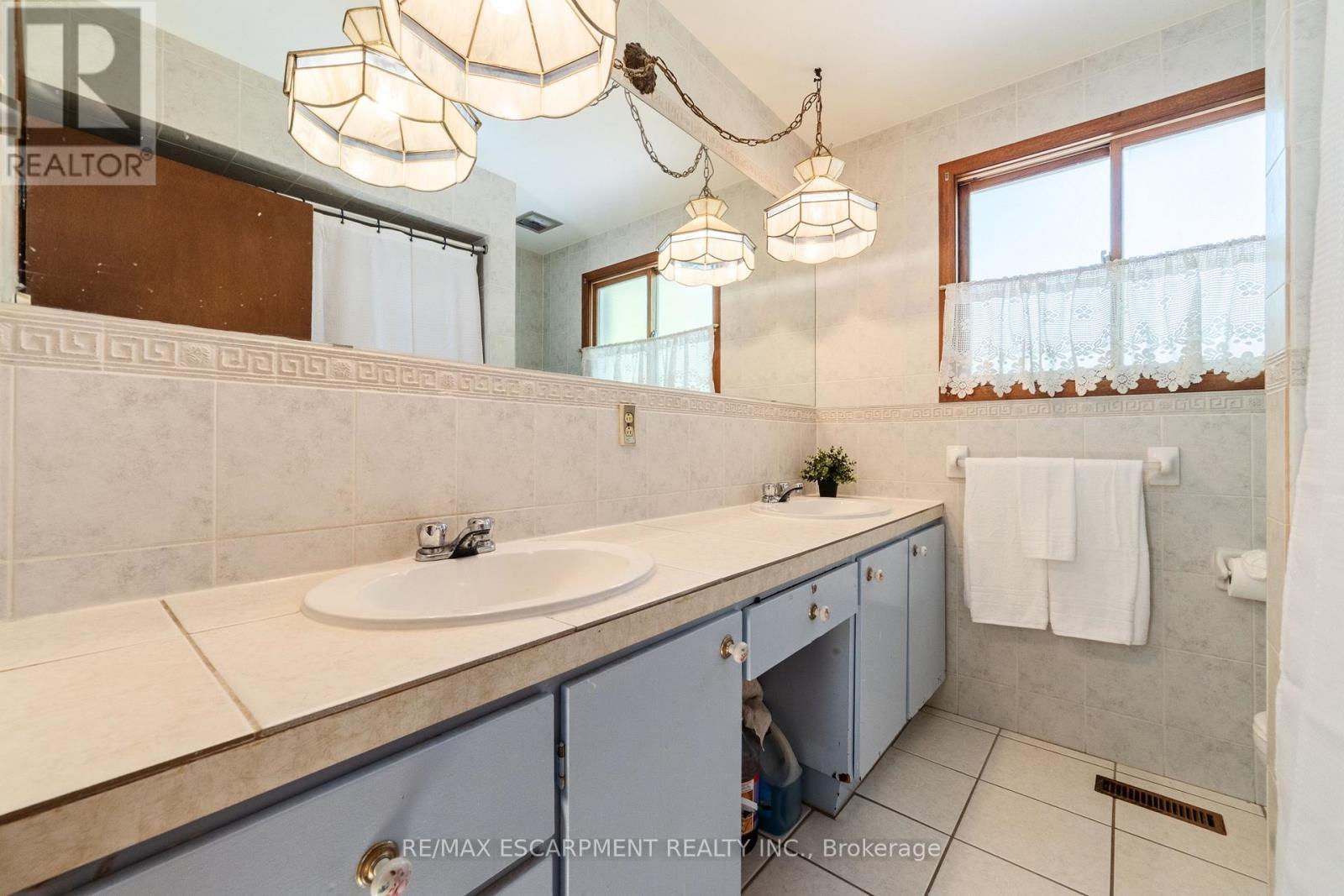 1411 Beaufort Drive, Burlington, ON - Indoor Photo Showing Bathroom