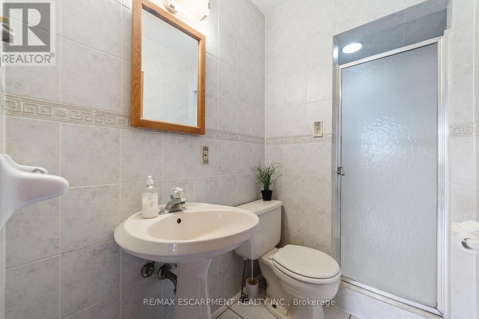 1411 Beaufort Drive, Burlington, ON - Indoor Photo Showing Bathroom