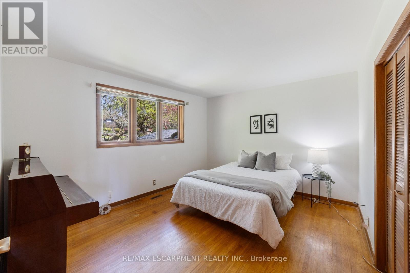 1411 Beaufort Drive, Burlington, ON - Indoor Photo Showing Bedroom